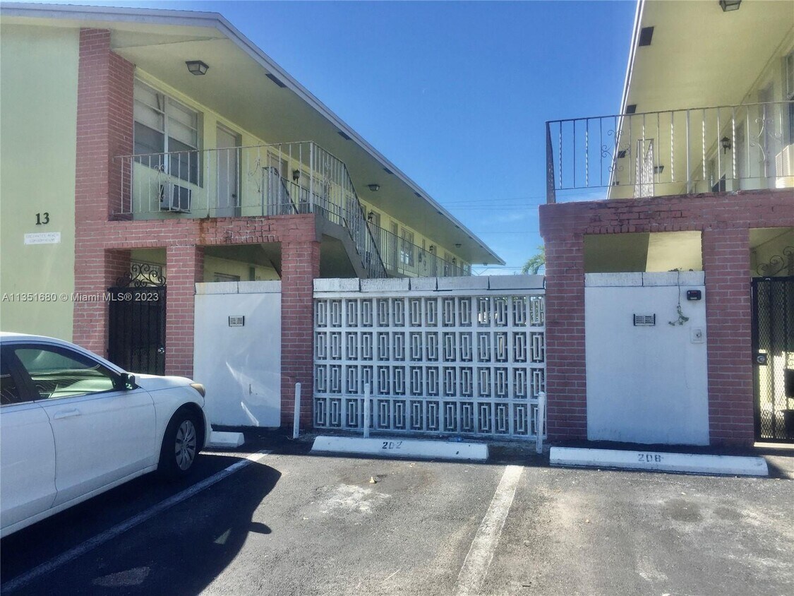 13 NE 2nd Ave Unit 104, Dania Beach, FL 33004 Condo for Rent in Dania