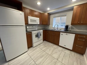Building Photo - 594 Westley Ave