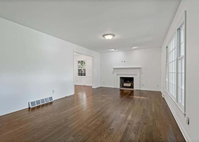 Foto del edificio - 7536 Fairway St