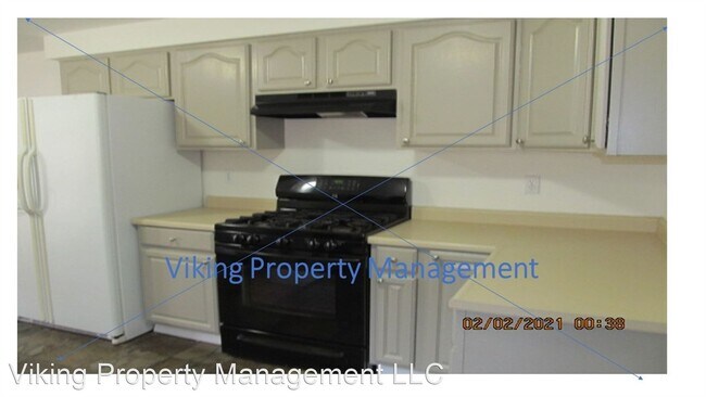 Foto del edificio - 3 br, 2 bath House - 805 NE Hillside Ct.
