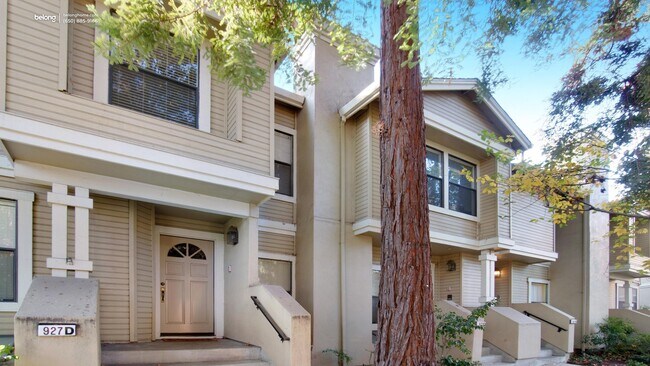 Building Photo - 927 La Mesa Ter