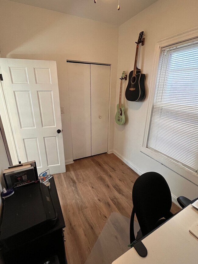 Foto del edificio - 1518 W Augusta Blvd