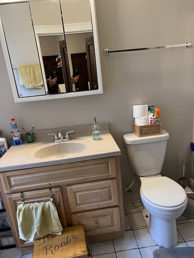 Foto del edificio - 1408 W Warner Ave