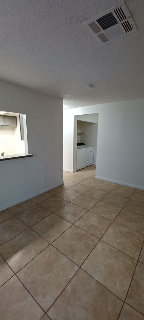 Building Photo - 4570 Carriage Park Dr #17