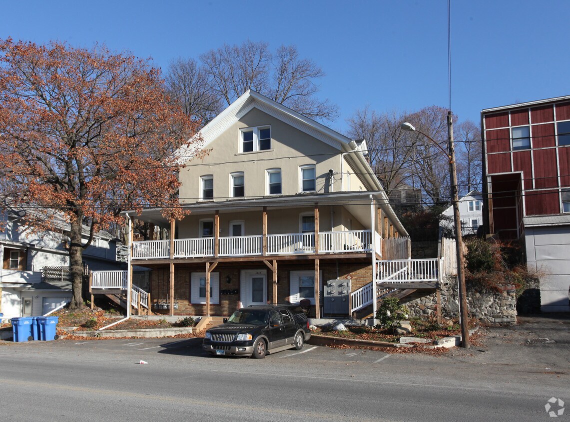 1657 S Main St, Waterbury, CT 06706 Apartments in Waterbury, CT