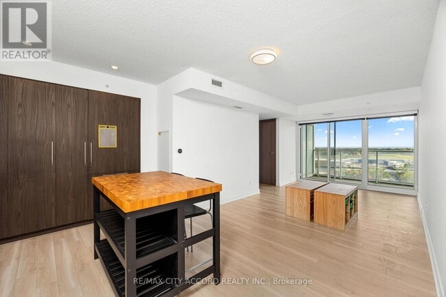 Photo du bâtiment - 17 Bathurst St