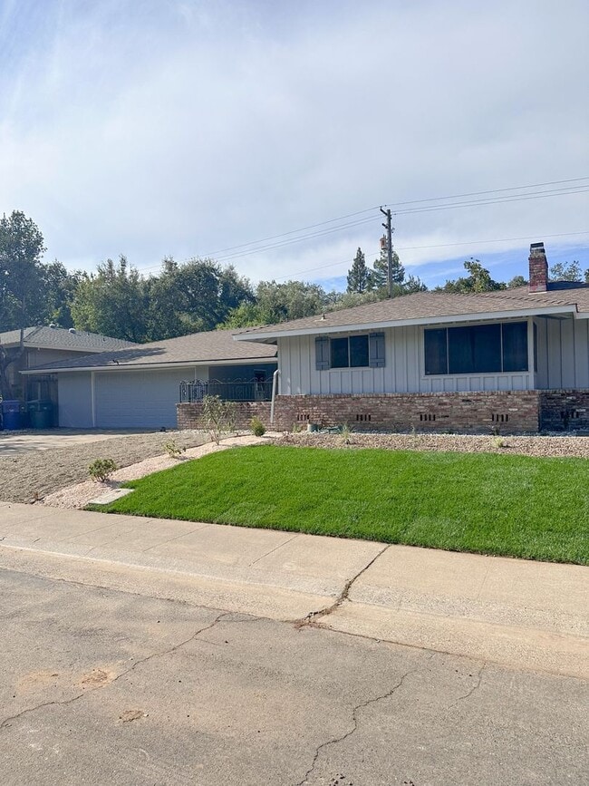 Photo - Gorgeous 3 bed 2 bath! (Please read entire ad before showing) House