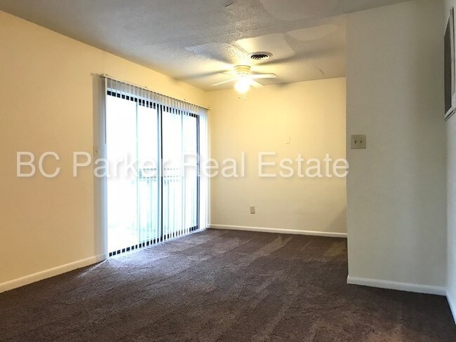 Building Photo - 2 Bedroom 1 Bath - Apartment