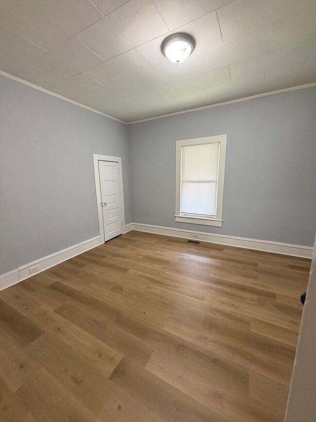 Foto del edificio - 607 E 11th St