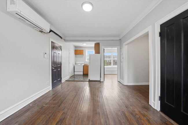 Building Photo - 841 E 80th St