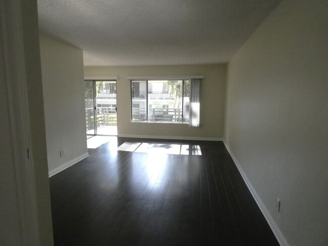 Building Photo - *Available NOW  in La Habra!*