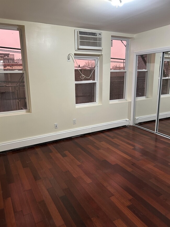 Foto del edificio - 6608 Polk St