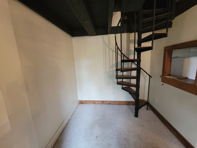 Building Photo - 68 Laughlin St