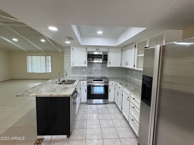 Foto del edificio - 5502 W Frier Dr