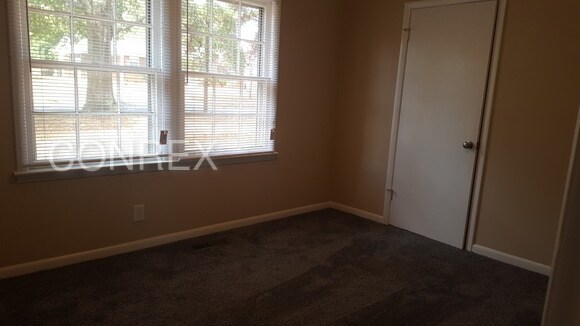Building Photo - 3704 Lakewood Cir NW