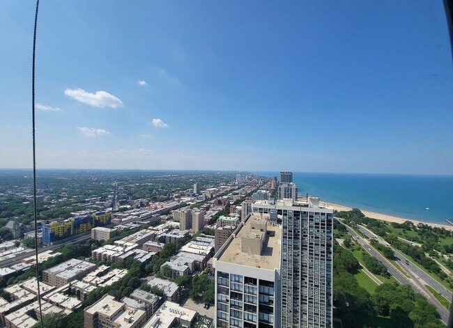 Building Photo - 5415 N Sheridan Rd
