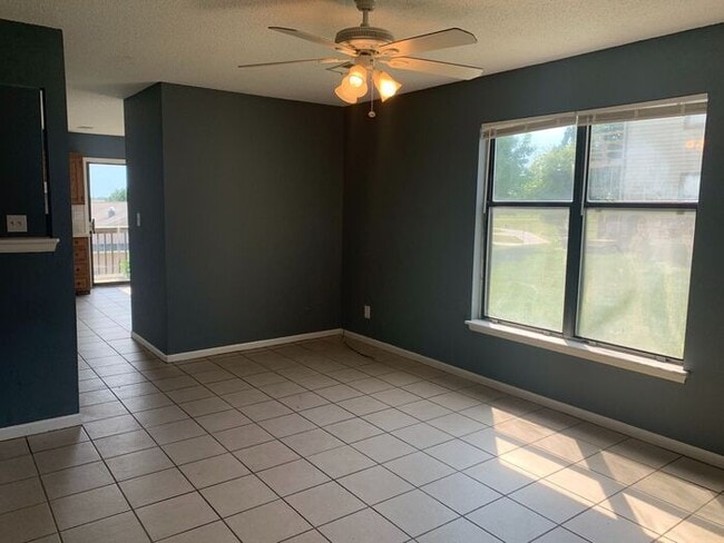 Building Photo - 513 Sky Vue Dr