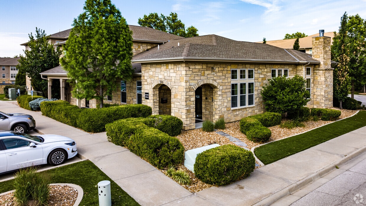The Frontier West Lawrence Apartments in Lawrence, KS