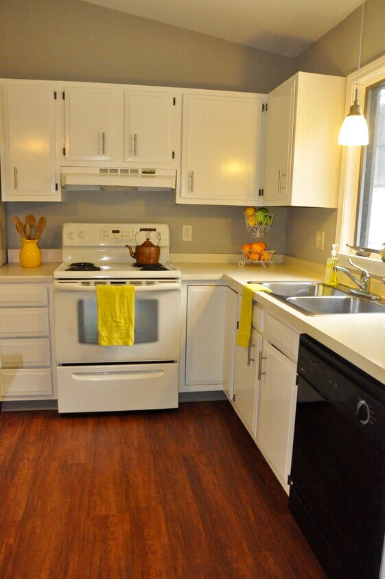 Kitchen - 809 N Aurora St