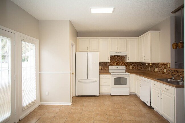 Building Photo - Great Home in the Heart of Apex w/ Fenced ...