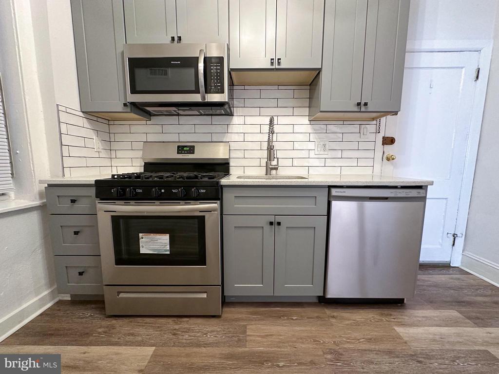 Primary Photo - 336 Lombard St