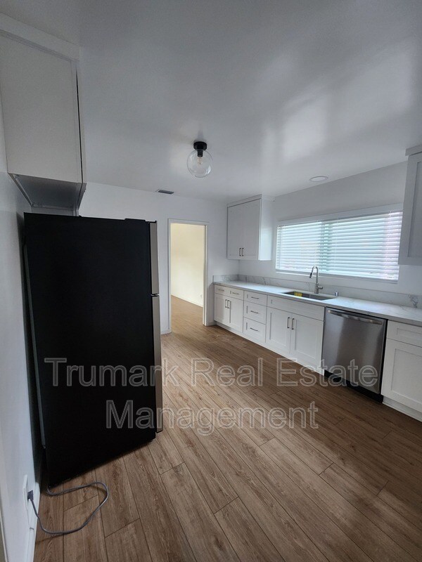 Foto del edificio - 1835 Lake St