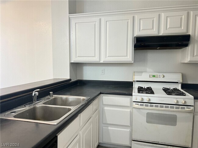 Building Photo - 3220 Tocata Dr
