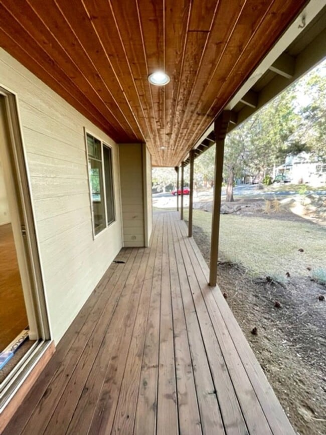 Building Photo - Fawn Run Duplex - 00000-FAWN-00