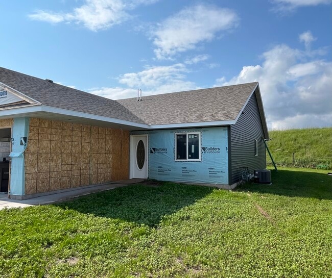 Brand new construction twin home - 656 Veronica Ct