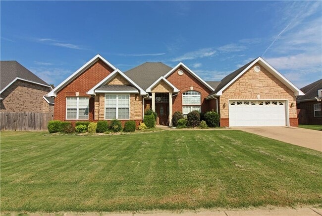 Building Photo - 607 SE Jamaica Dr