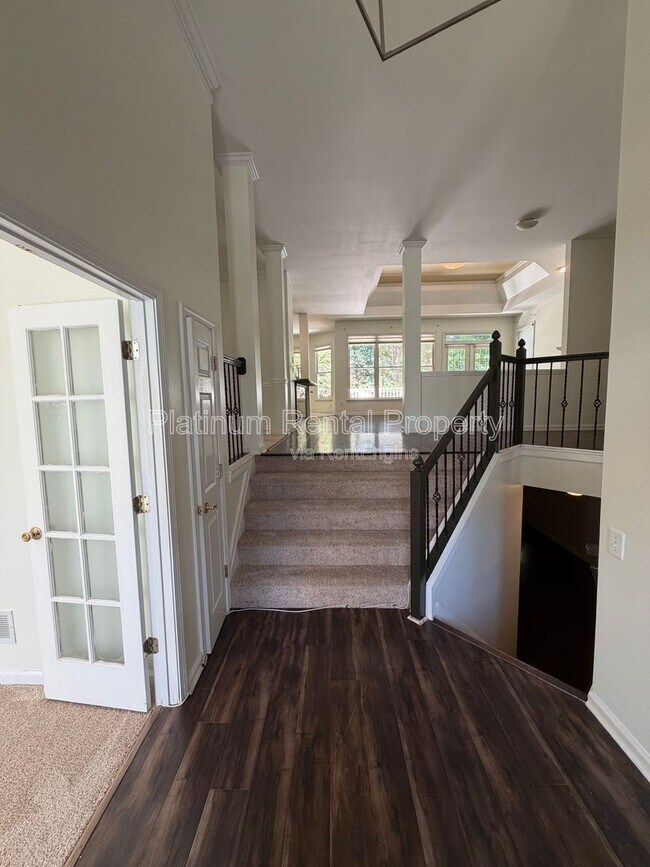 Foto del edificio - 5975 Waterford Pl