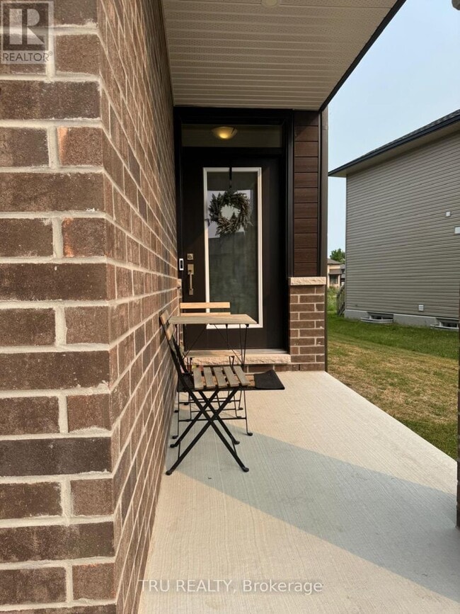 Building Photo - 317 Whitham Cres
