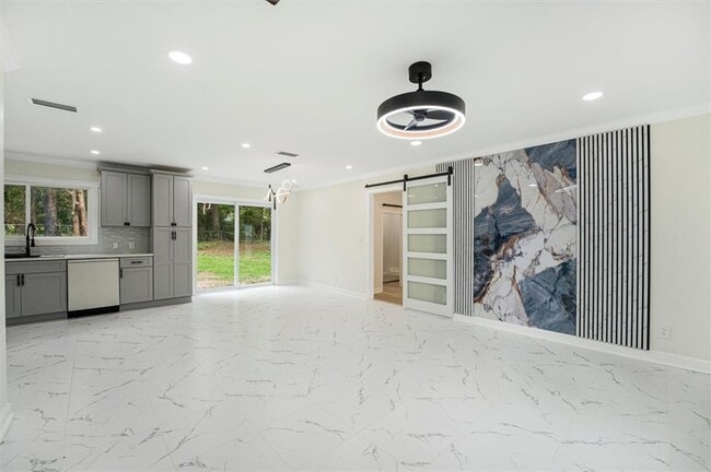 Building Photo - 6073 Fieldcrest Dr