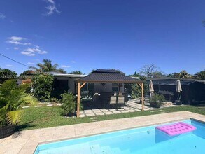 Building Photo - 1430 NE 149th St