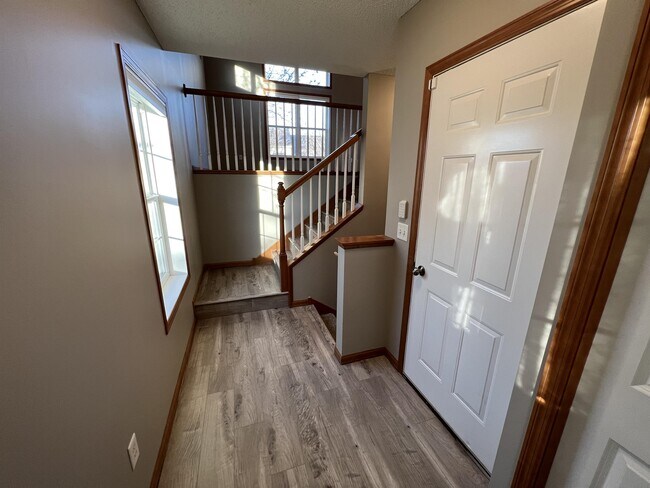 Building Photo - 10651 Pond Curve