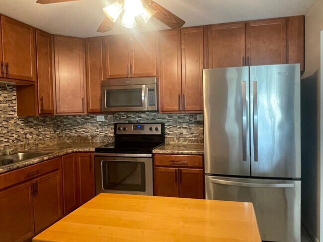 Kitchen - 375 Plum Creek Dr