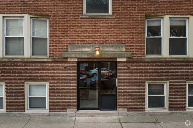 Building Photo - 2453-2459 W Sunnyside Ave