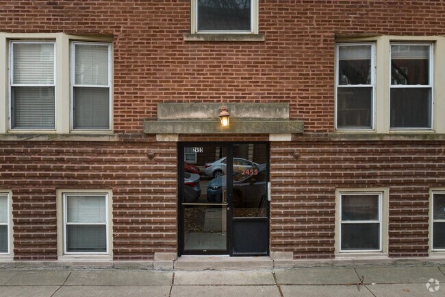 Foto del edificio - 2453-2459 W Sunnyside Ave