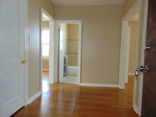 Building Photo - 1511 W 82nd St
