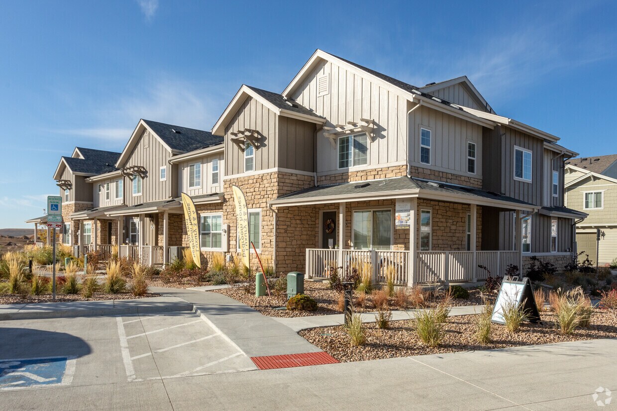 BB Living at Murphy Creek Historical Townhomes for Rent Aurora, CO