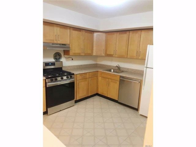 Foto del edificio - 144-41 Barclay Ave