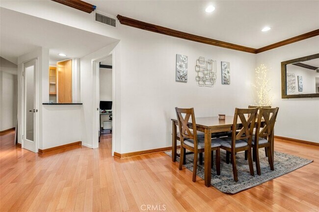 Foto del edificio - 450 N Oakhurst Dr
