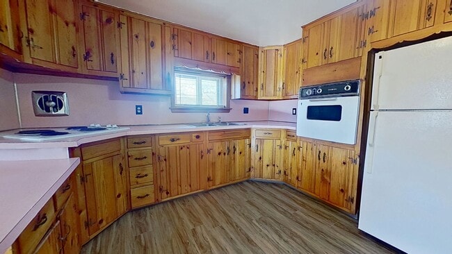 Building Photo - 2 BR  Apartment