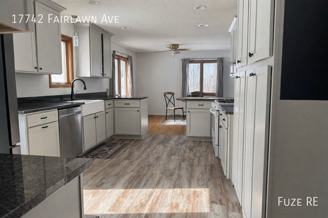 Building Photo - 17742 Fairlawn Ave