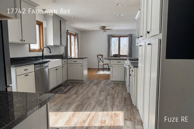 Foto del edificio - 17742 Fairlawn Ave