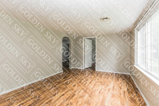 Foto del edificio - 1614 S Oakdale Dr