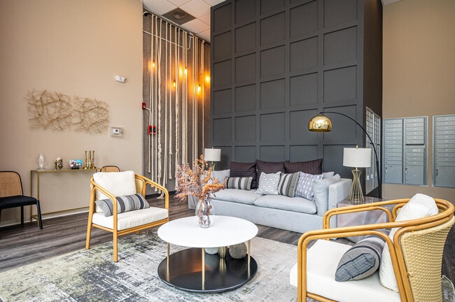 Building Photo - 525 Parkway Dr NE