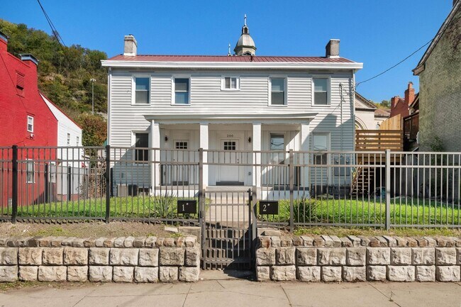 Foto del edificio - 200 N Main St