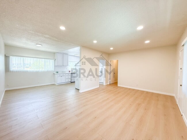 Building Photo - 13129 Oxnard St