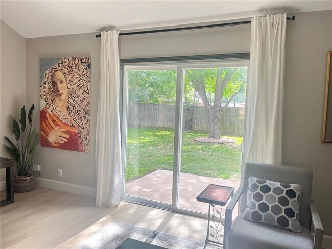 Foto del edificio - 1502 Chilton Ln